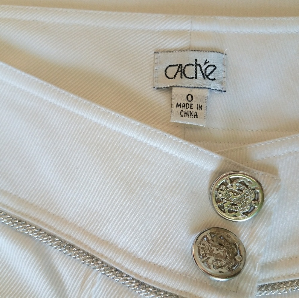 Cach'e - Picture 3 of 6